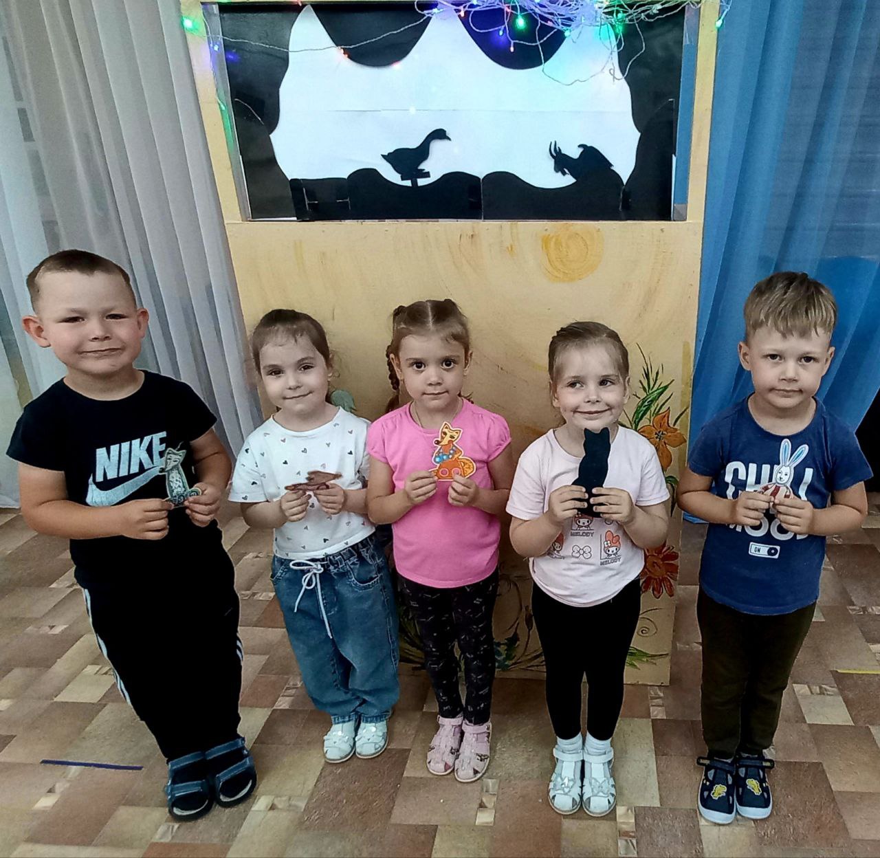 ЛЕТНИЙ ТЕАТР ТЕНЕЙ